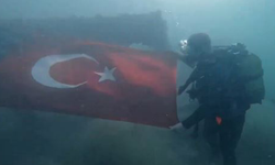 Şarköy’de 18 metre derinlikte Türk Bayrağı açıldı