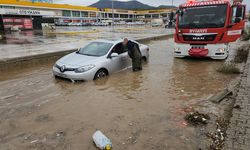 Edremit Körfezi'nde sağanak ve lodos su baskınlarına yol açtı