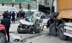 Eskişehir'de hafriyat kamyonuyla çarpışan otomobilin sürücüsü hayatını kaybetti