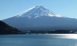 Fuji Dağı'nda ilk kar yağışı tarihinin en geç gerçekleşmesi gereken iklim değişikliğine bağlanıyor