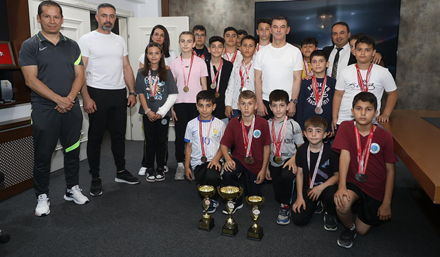 Başkan Çetin minik sporcuları ağırladı