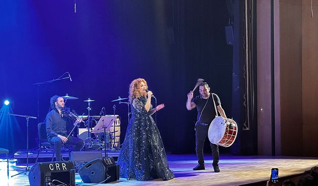 Suriyeli şarkıcı CRR'de konser verdi