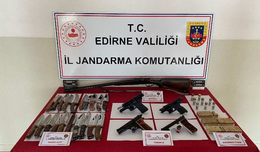 Edirne'de kaçak silah ve bıçak operasyonu