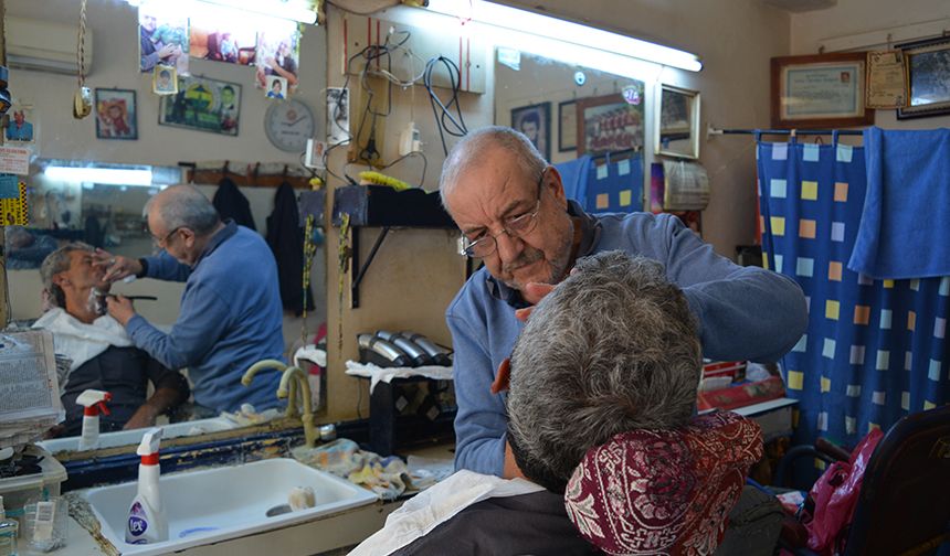 Emektar Yusuf Usta: 61 yıllık berber!