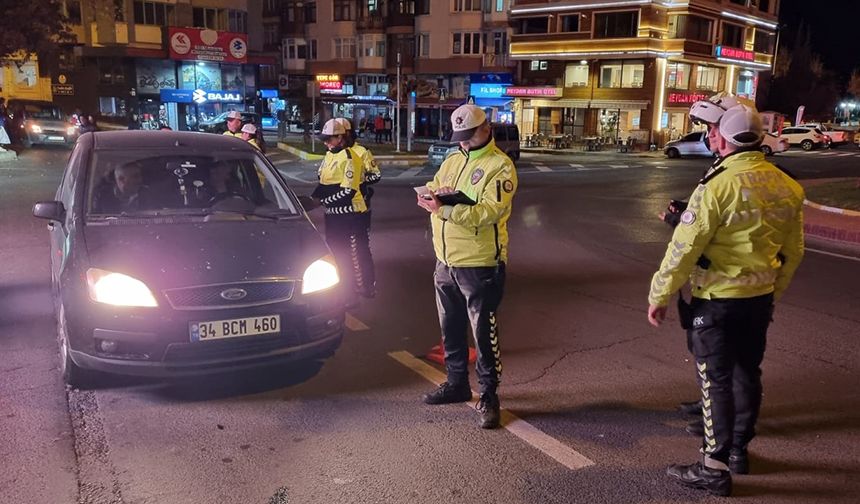 Tekirdağ'da polis ekipleri, sürücüleri bilgilendirdi