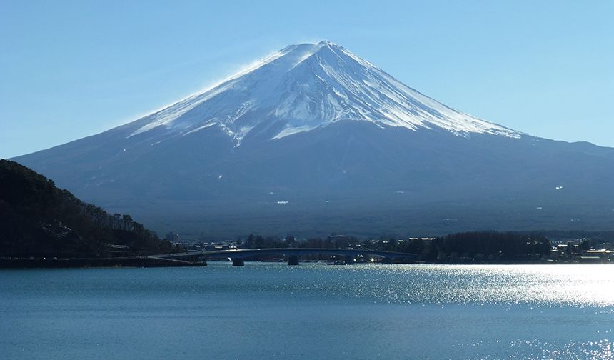 Fuji Dağı'nda ilk kar yağışı tarihinin en geç gerçekleşmesi gereken iklim değişikliğine bağlanıyor