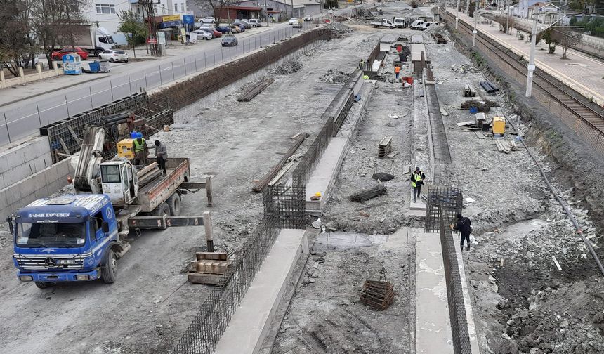 Hızlı trenin Çerkezköy etabında yeni peronlar yapılıyor