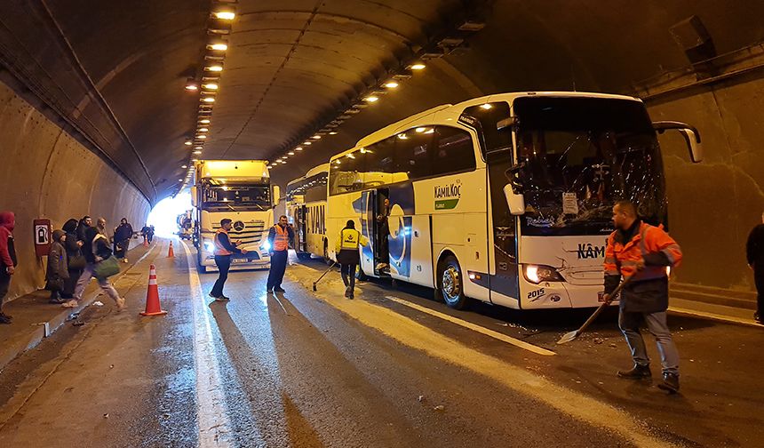 Kocaeli'de zincirleme trafik kazasında 14 kişi yaralandı