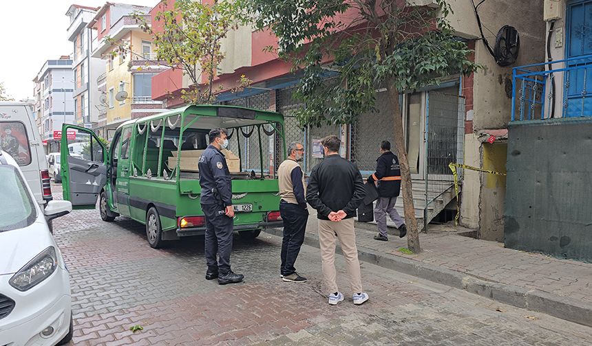 Küçükçekmece'de kötü koku ihbarı üzerine cansız beden bulundu