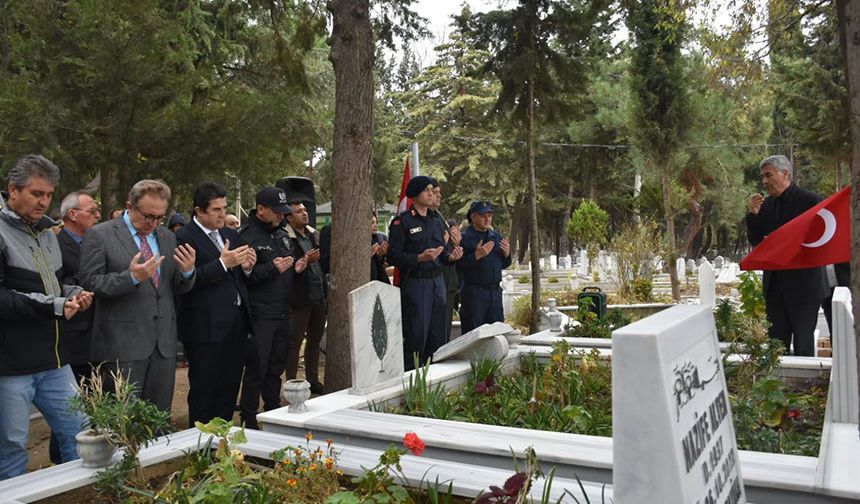 Tekirdağ'da şehit öğretmen Neşe Alten ve babası kabirleri başında anıldı