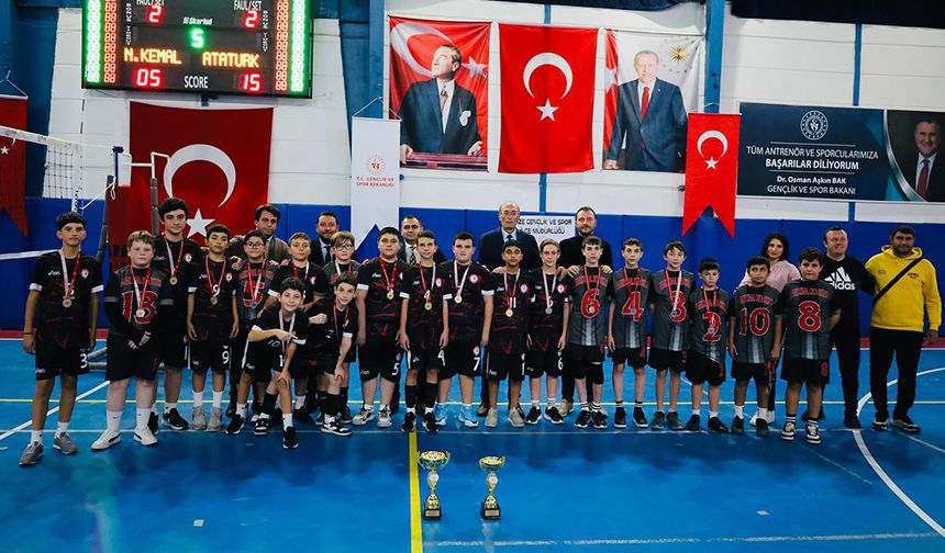 Vize'de yıldız erkek voleybol turnuvası sona erdi