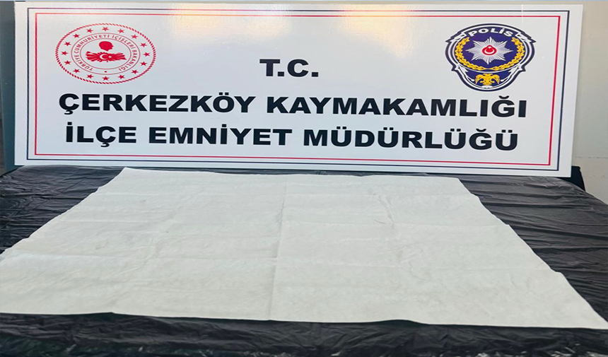 Çerkezköy’de Polisten Kaçan Aranan Şahıs Yasaklı Maddeyle Yakalandı