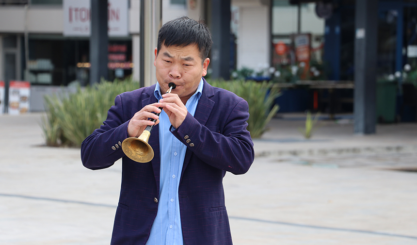 Çinli Tao, Geleneksel Müzik Aletini Çerkezköy Ve Kapaklı’da Çalıyor