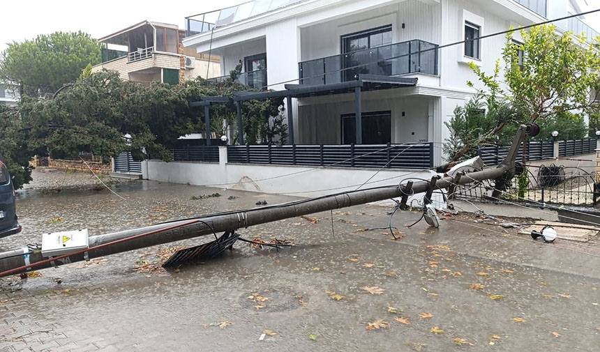 Edremit Körfezi'nde Sağanak Ve Lodos Su Baskınlarına Yol Açtı1