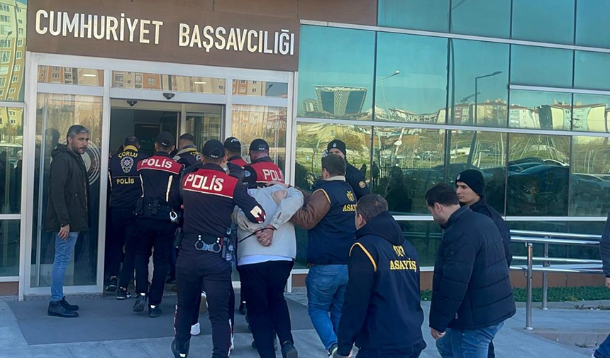 Teknik Direktör Ersin Aka'nın Öldürülmesine Ilişkin Gözaltına Alınan 13 Zanlı Adliyede